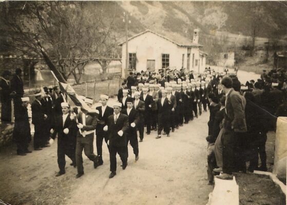 Παρέλαση μαθητών του Ιεροσπουδαστηρίου Εχίνου 25 Μαρτιού 1955