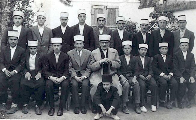Ιεροσπουδαστήριο Παχνης 1960. Δασκαλος ο Χαβούζ Αλή Ρεσάτ