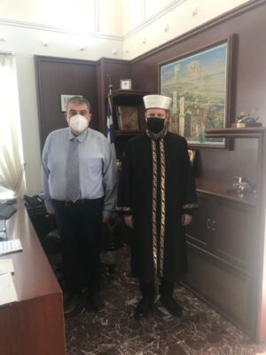 Φωτογραφία από την επίσκεψη του Τοποτηρητή Μουφτή Νεζντέν Χεσμερή στον Αντιπεριφεριάρχη Ξάνθης Κώστα Κουρτίδη.